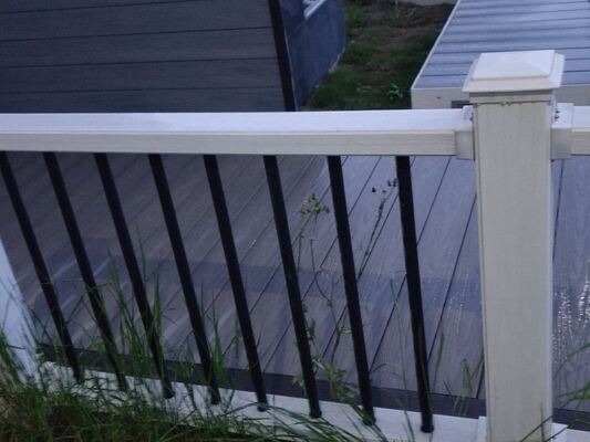                    Eco-Recycled WPC Fencing Anti-Termite for Farm Boundary              