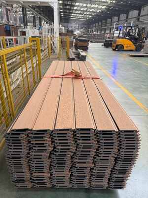 UV-Resistant WPC Cladding Outdoor Decoration Coextrusion WPC Wall Panel